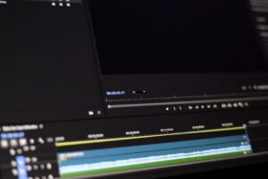 Montage vidéo : l'art de raconter une histoire en 5 minutes