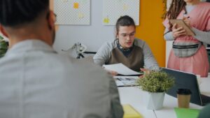 La croissance par l'asymétrie : comment les startups peuvent gagner en évitant la confrontation directe