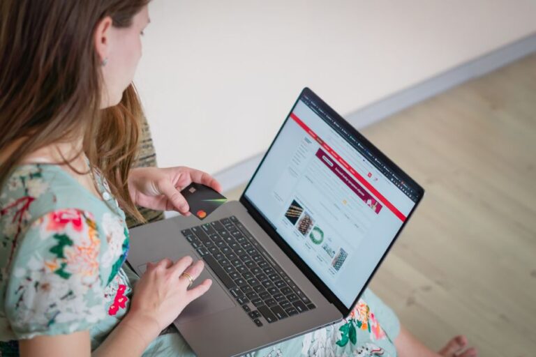 Le commerce en ligne à l'ère de la post‑vérité : comment gagner la confiance des acheteurs